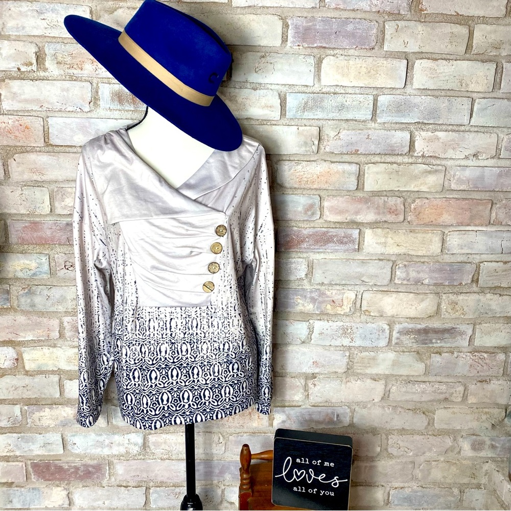 NWT Noracora Long Sleeve Pullover Top